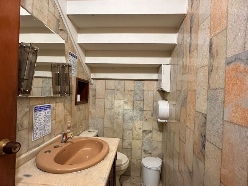 Casa de 7 alcobas en venta en La Magdalena, Bogotá, 400 m² · foto 10 de 19