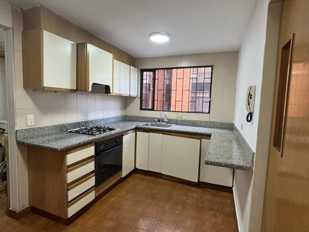 Apartamento de 3 alcobas en venta en Los Cedros, Bogotá, 106 m² · foto 10 de 20
