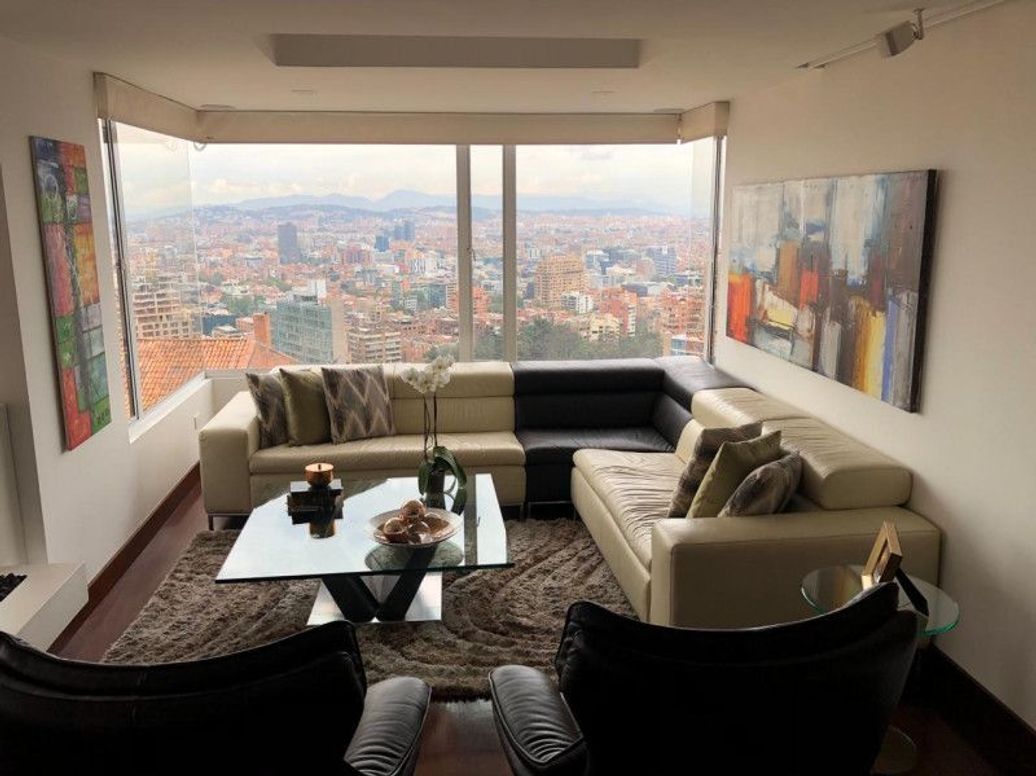 Apartamento de 3 alcobas en venta en El Refugio, Bogotá, 160 m² · foto 2 de 20