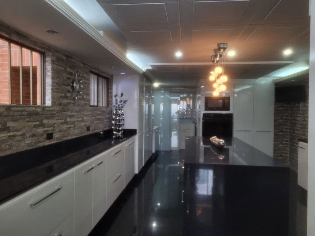 Apartamento de 2 alcobas en venta en El Refugio, Bogotá, 175 m² · foto 3 de 20
