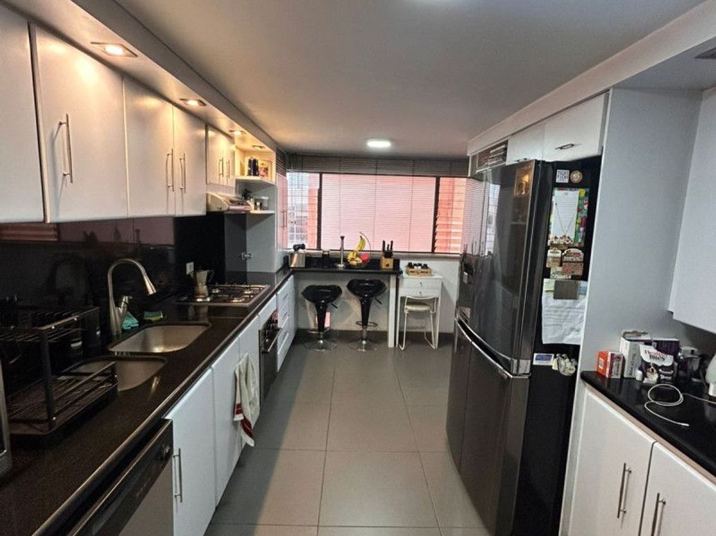Apartamento de 3 alcobas en venta en El Contador, Bogotá, 195 m² · foto 12 de 15