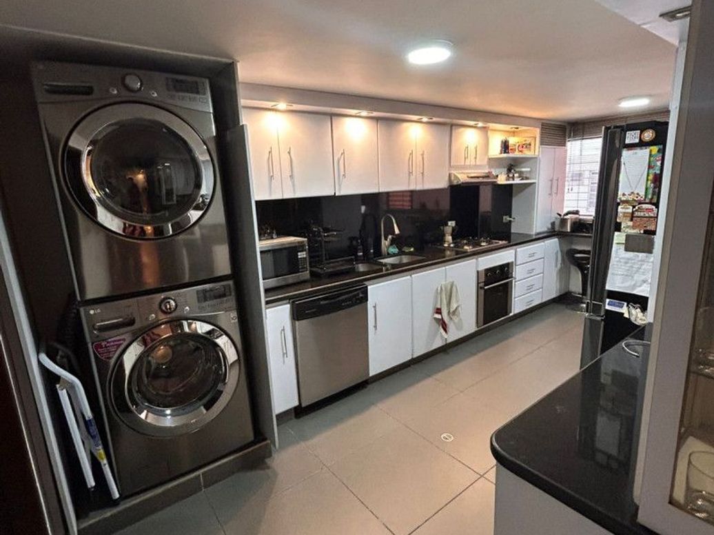 Apartamento de 3 alcobas en venta en El Contador, Bogotá, 195 m² · foto 11 de 15