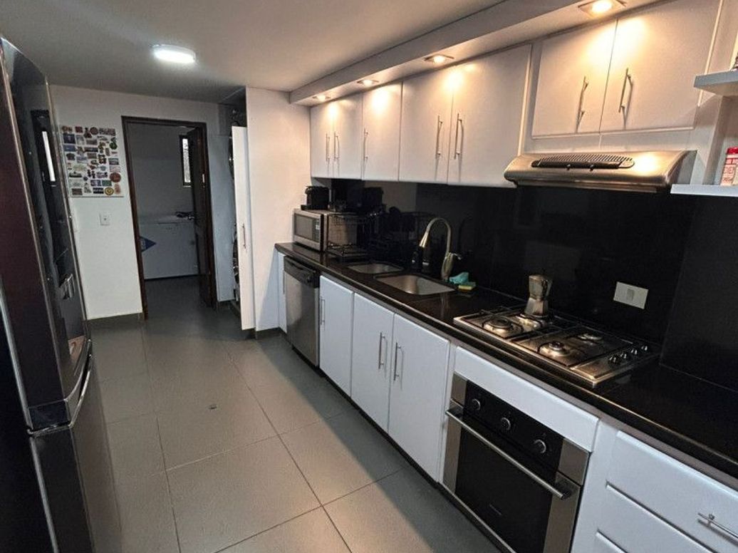 Apartamento de 3 alcobas en venta en El Contador, Bogotá, 195 m² · foto 13 de 15