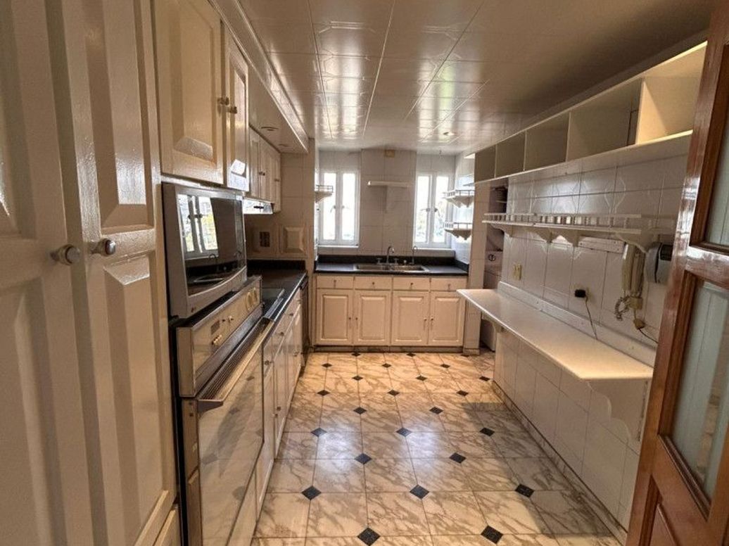 Apartamento de 3 alcobas en venta en Santa Barbara Central, Bogotá, 215 m² · foto 6 de 15
