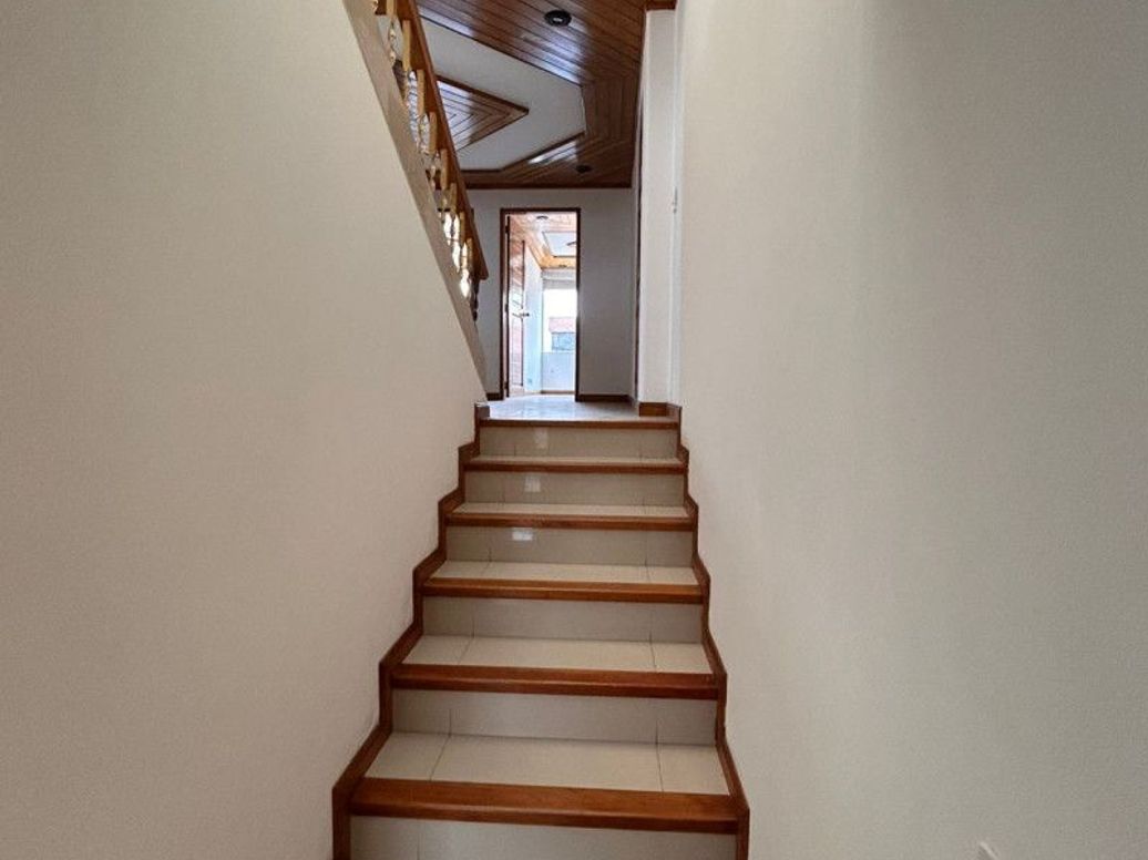 Apartamento de 3 alcobas en venta en Santa Barbara Central, Bogotá, 215 m² · foto 11 de 15