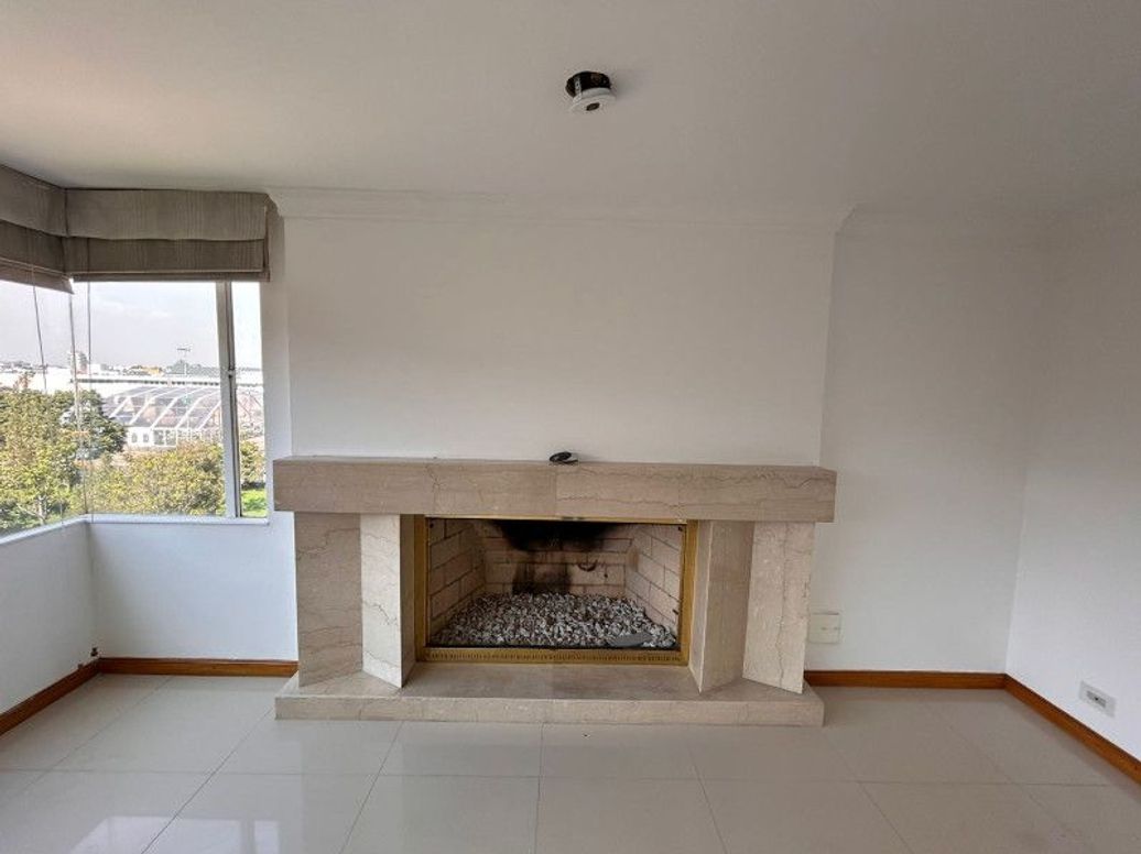 Apartamento de 3 alcobas en venta en Santa Barbara Central, Bogotá, 215 m² · foto 9 de 15