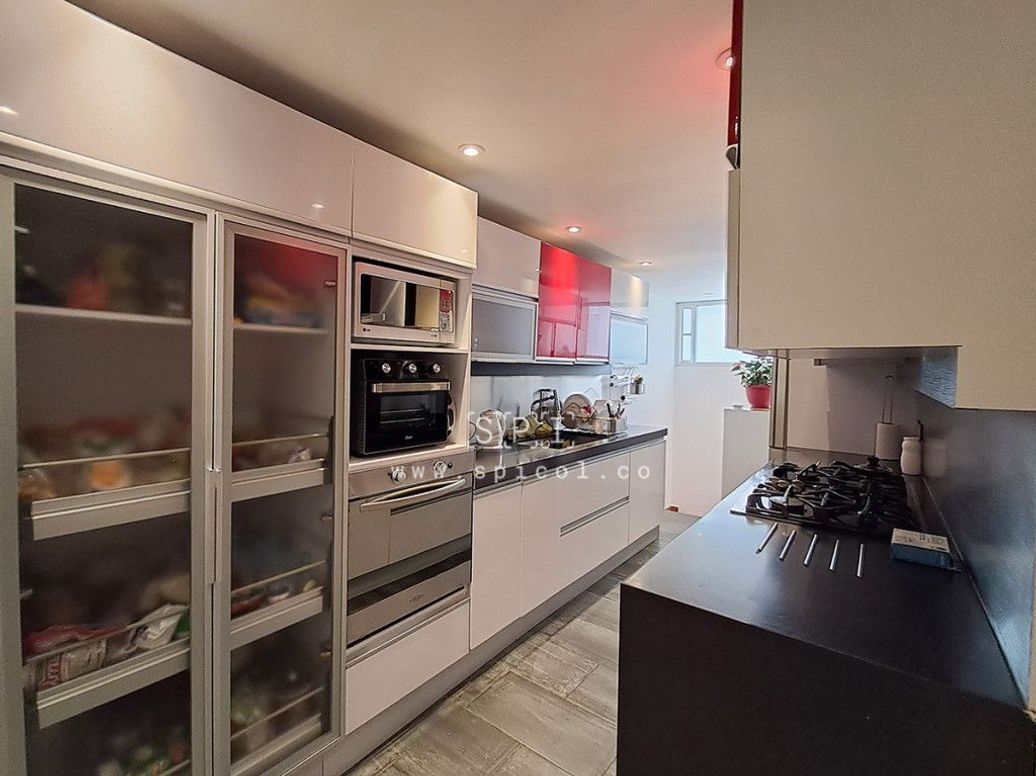 Casa de 5 alcobas en venta en Santa Barbara Central, Bogotá, 321 m² · foto 9 de 20