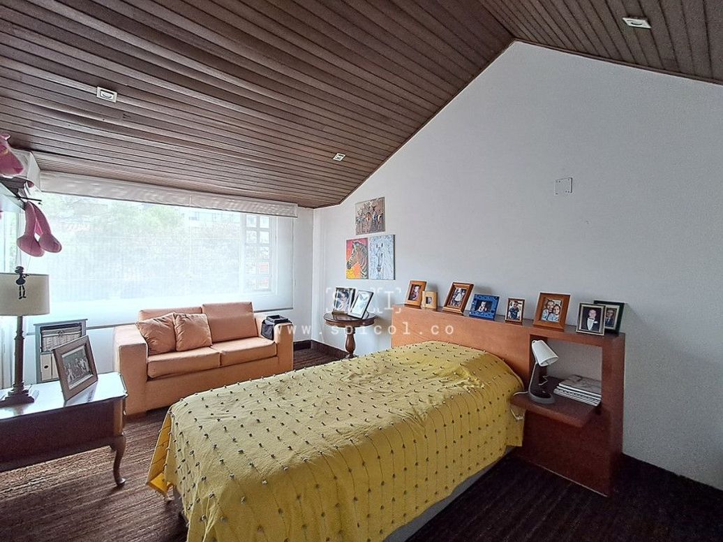 Casa de 5 alcobas en venta en Santa Barbara Central, Bogotá, 321 m² · foto 18 de 20