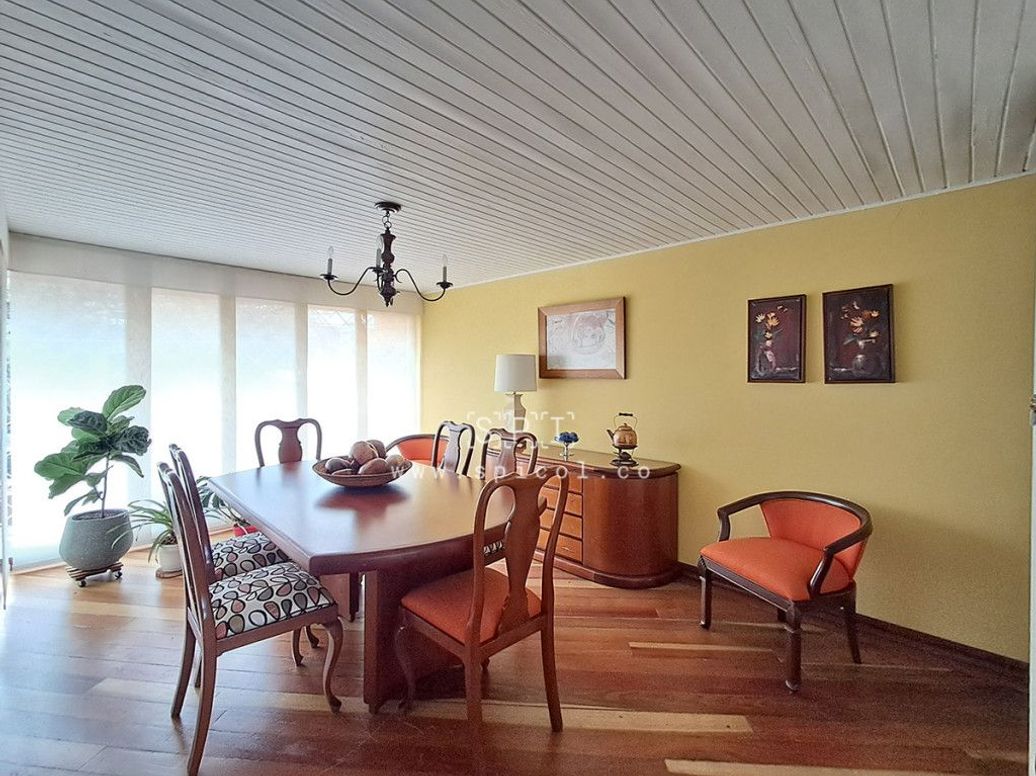 Casa de 5 alcobas en venta en Santa Barbara Central, Bogotá, 321 m² · foto 5 de 20