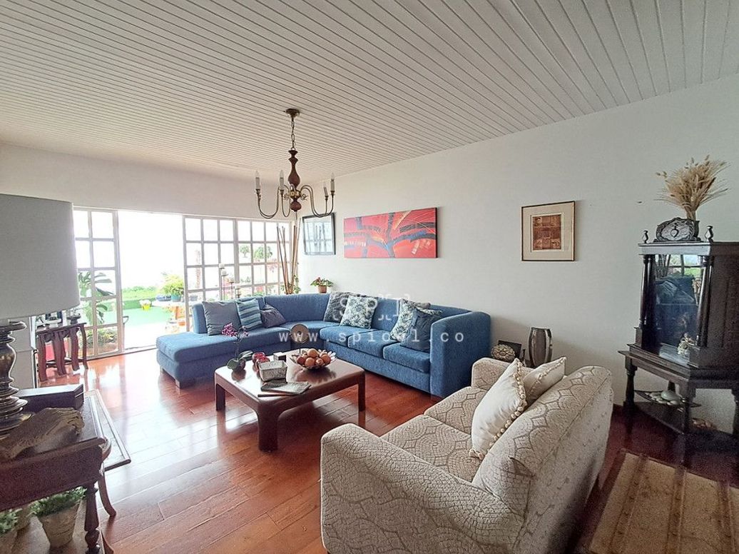 Casa de 5 alcobas en venta en Santa Barbara Central, Bogotá, 321 m² · foto 2 de 20