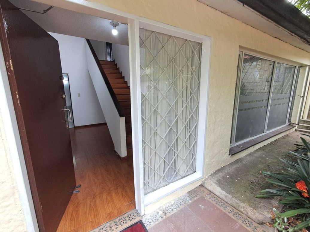 Casa de 7 alcobas en venta en San Fernando, Bogotá, 166 m² · foto 2 de 16