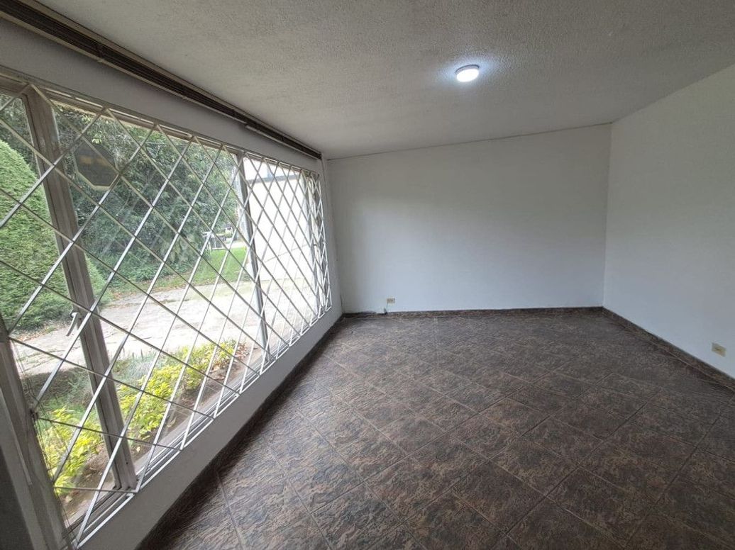 Casa de 7 alcobas en venta en San Fernando, Bogotá, 166 m² · foto 3 de 16