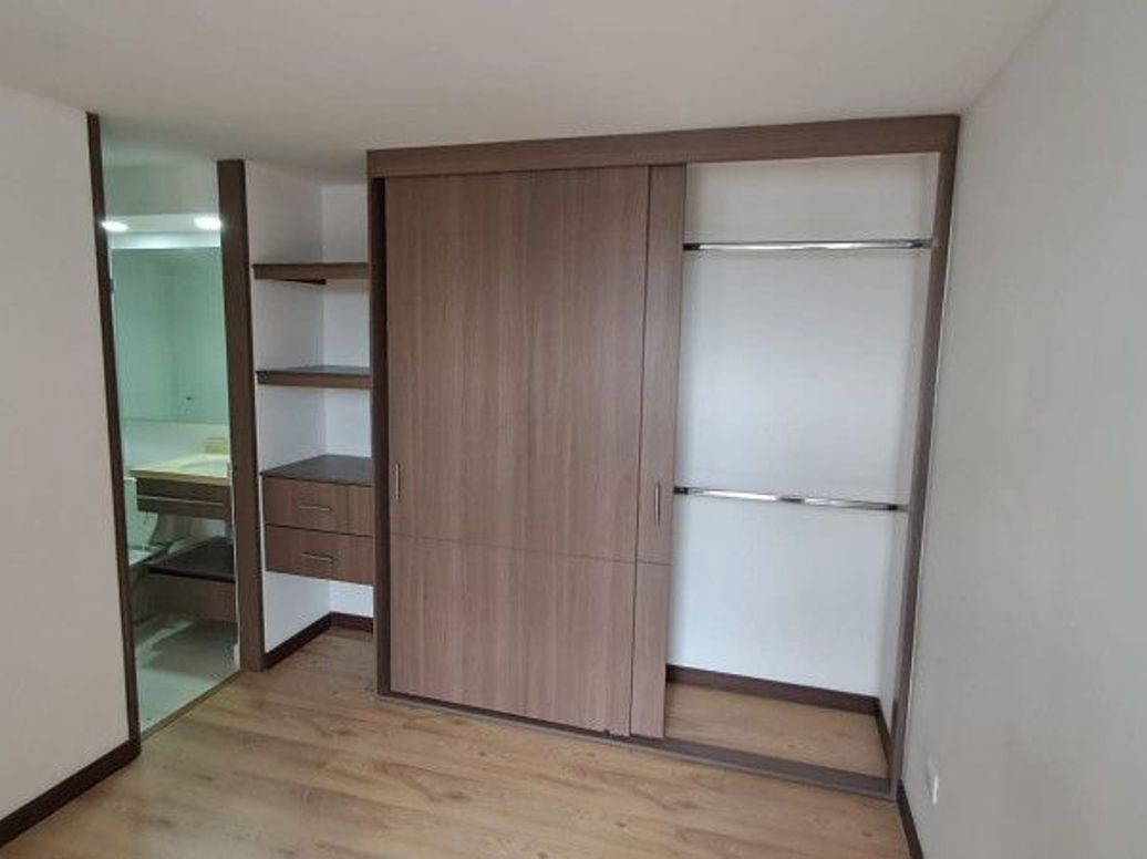 Apartamento de 2 alcobas en venta en Campo Alegre, Bogotá, 62 m² · foto 8 de 18