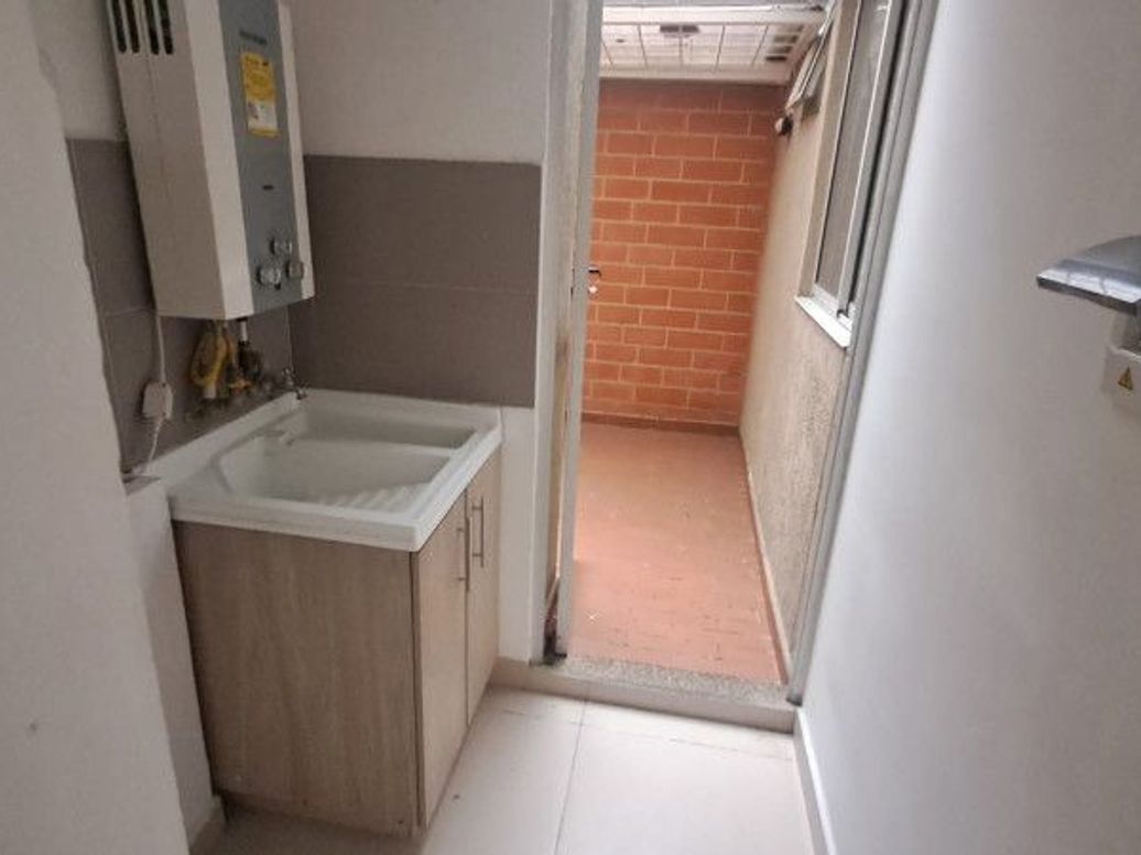 Apartamento de 2 alcobas en venta en Campo Alegre, Bogotá, 62 m² · foto 13 de 18