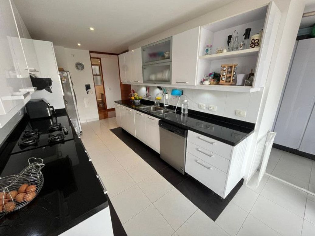Apartamento de 4 alcobas en venta en San Alfonso, Bogotá, 223 m² · foto 8 de 20