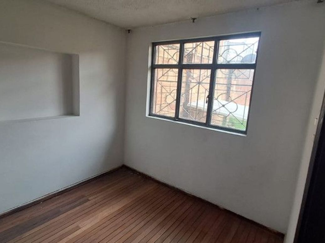 Casa de 5 alcobas en venta en Canódromo, Bogotá, 256 m² · foto 8 de 17