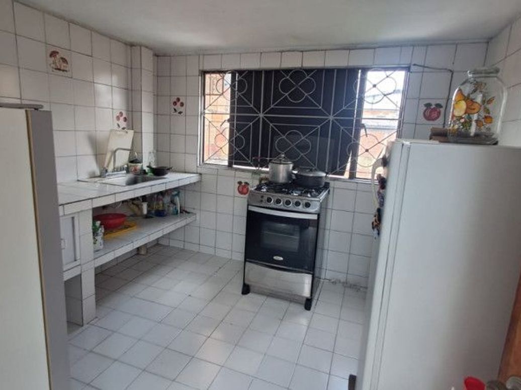 Casa de 5 alcobas en venta en Canódromo, Bogotá, 256 m² · foto 9 de 17