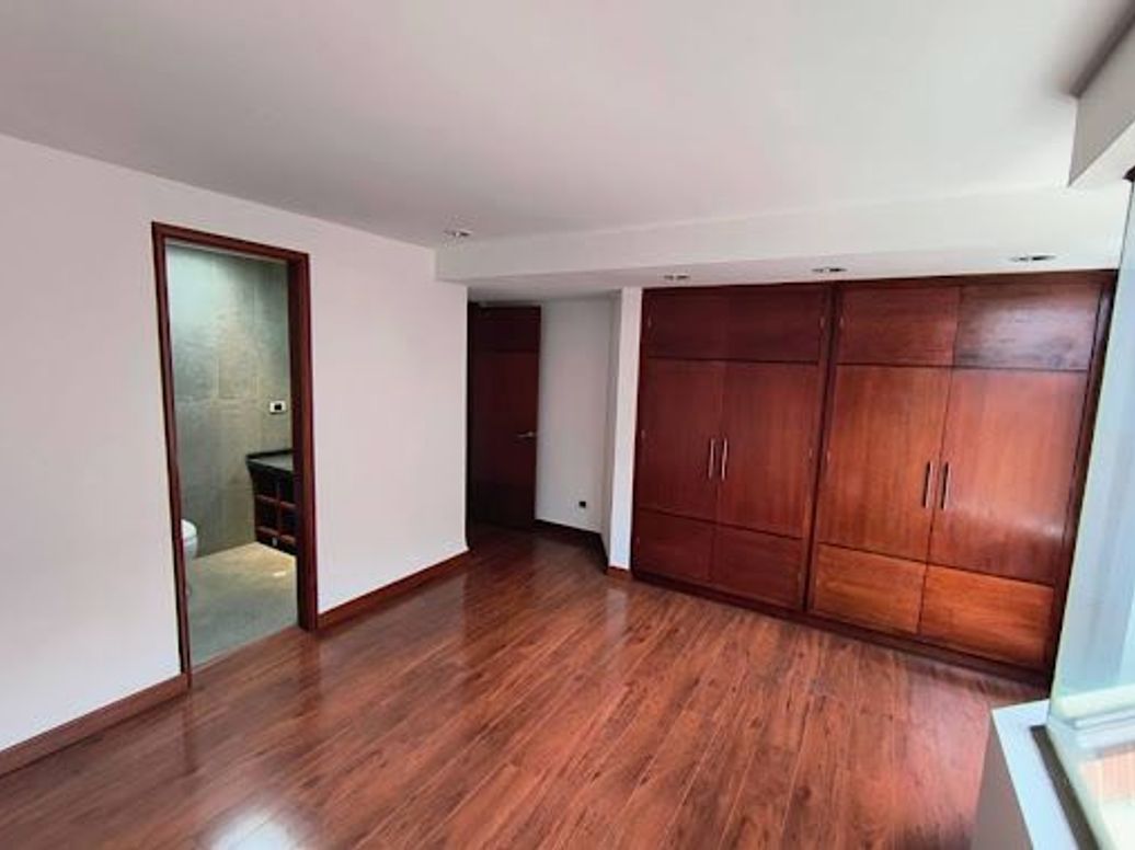Apartamento de 5 alcobas en venta en Santa Barbara Occidental, Bogotá, 380 m² · foto 18 de 20