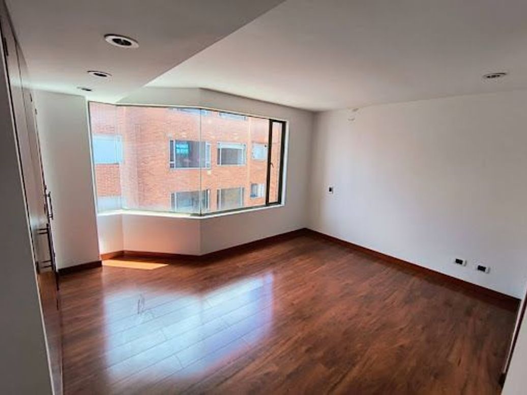 Apartamento de 5 alcobas en venta en Santa Barbara Occidental, Bogotá, 380 m² · foto 17 de 20