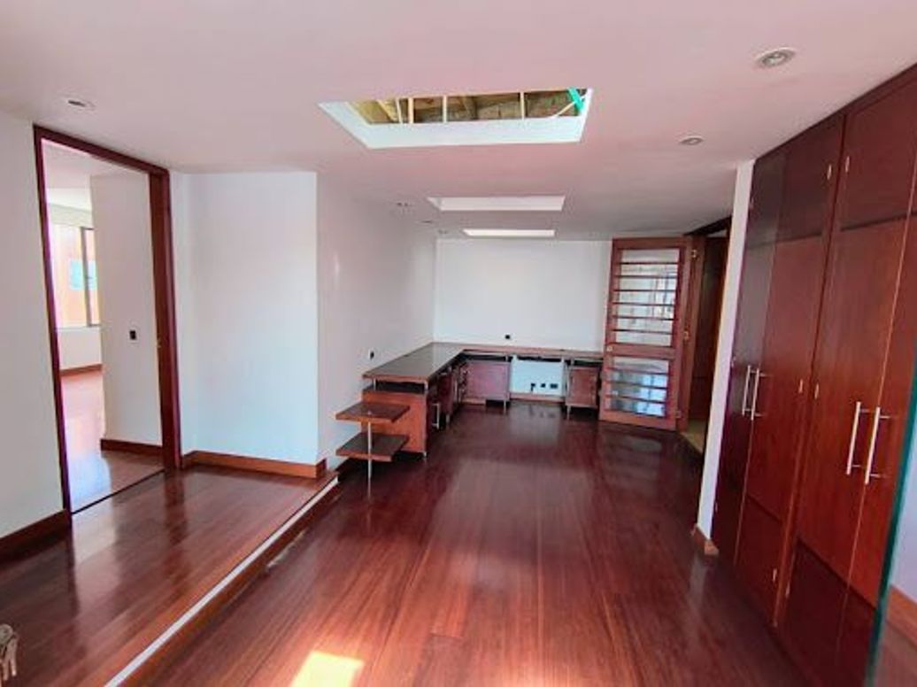 Apartamento de 5 alcobas en venta en Santa Barbara Occidental, Bogotá, 380 m² · foto 12 de 20