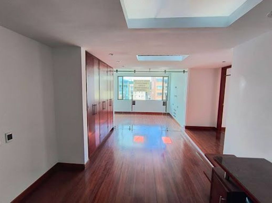 Apartamento de 5 alcobas en venta en Santa Barbara Occidental, Bogotá, 380 m² · foto 13 de 20