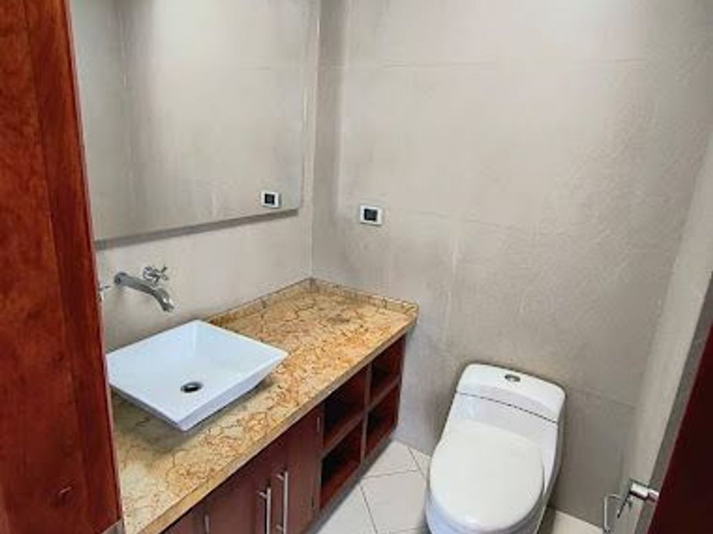 Apartamento de 5 alcobas en venta en Santa Barbara Occidental, Bogotá, 380 m² · foto 16 de 20