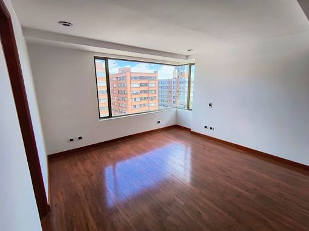 Apartamento de 5 alcobas en venta en Santa Barbara Occidental, Bogotá, 380 m² · foto 14 de 20