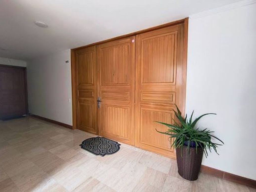 Apartamento de 5 alcobas en venta en Santa Barbara Occidental, Bogotá, 380 m² · foto 3 de 20