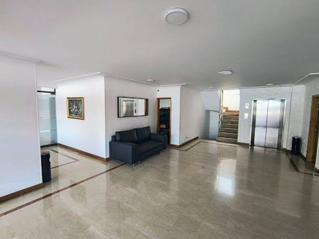 Apartamento de 5 alcobas en venta en Santa Barbara Occidental, Bogotá, 380 m² · foto 2 de 20
