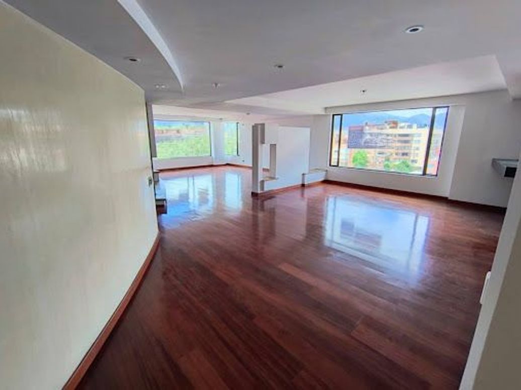 Apartamento de 5 alcobas en venta en Santa Barbara Occidental, Bogotá, 380 m² · foto 5 de 20