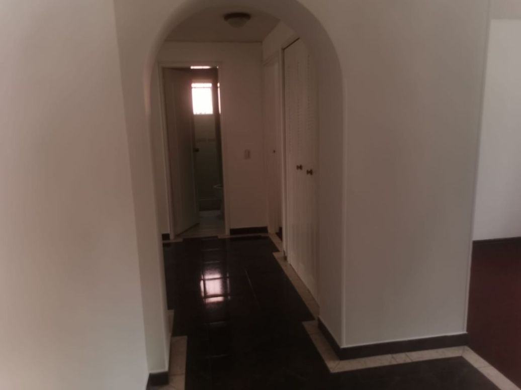 Apartamento en venta en Los Cedritos, Bogotá · foto 8 de 17