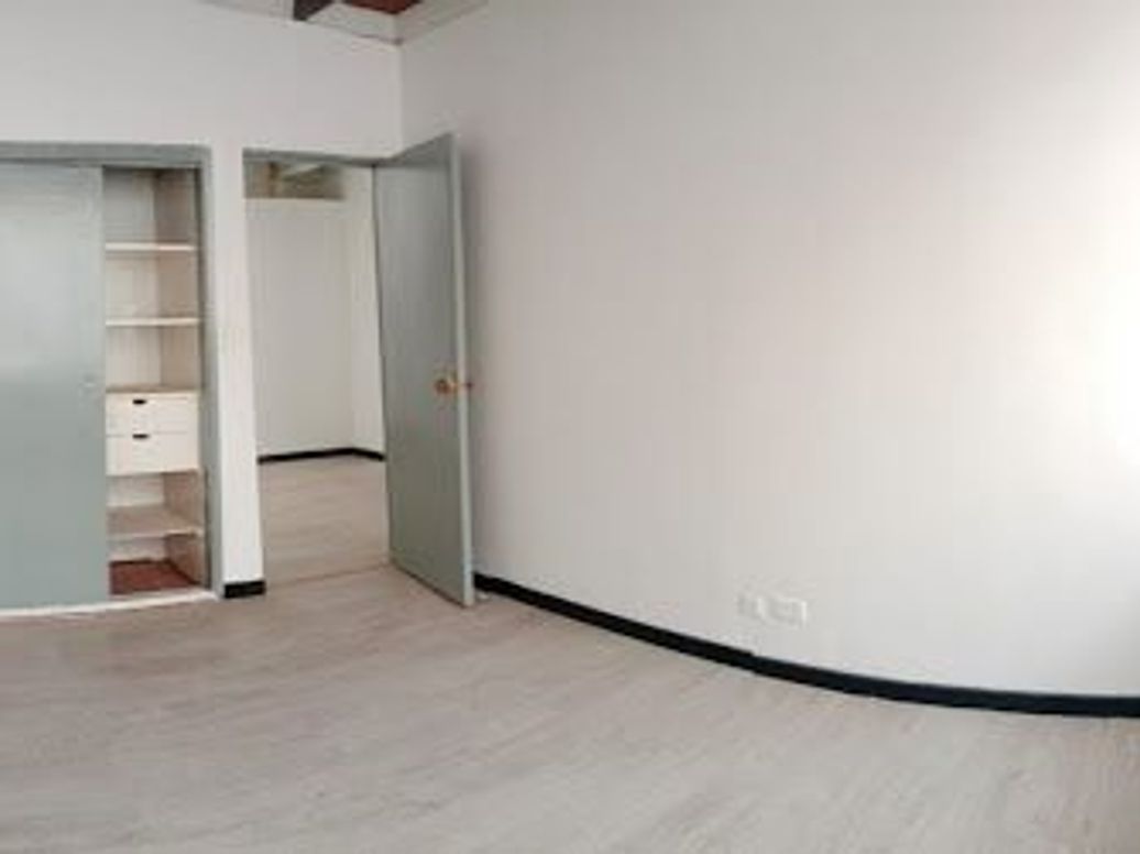 Casa de 3 alcobas en venta en Cedritos, Bogotá, 262 m² · foto 3 de 16