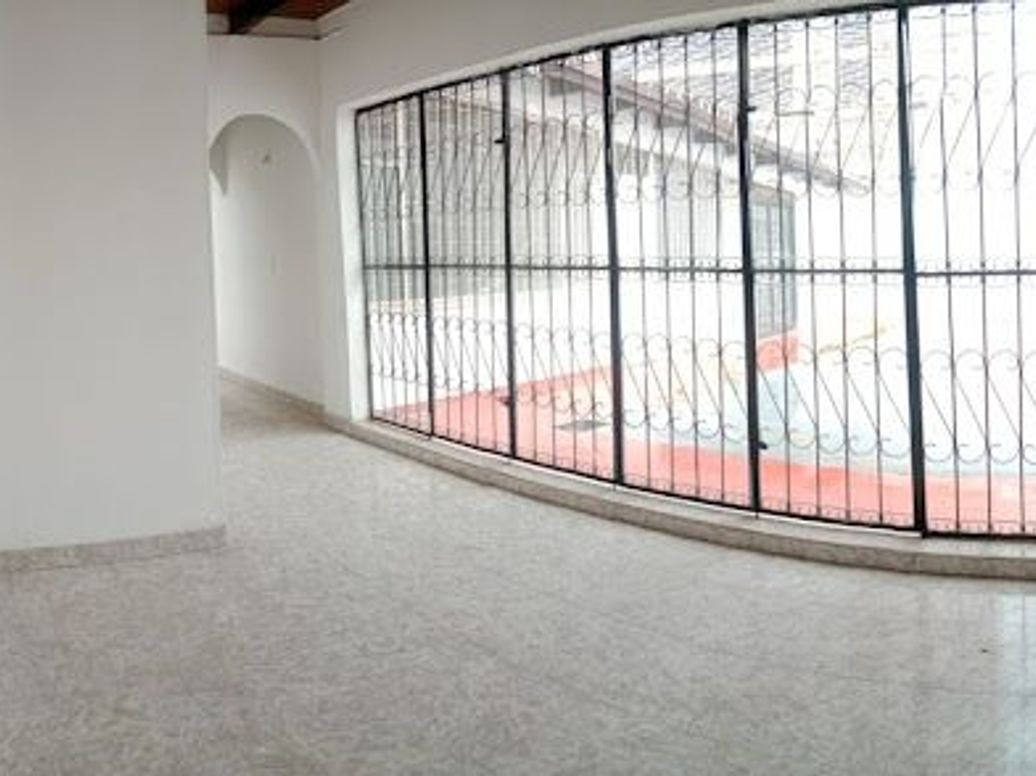 Casa de 3 alcobas en venta en Cedritos, Bogotá, 262 m² · foto 4 de 16