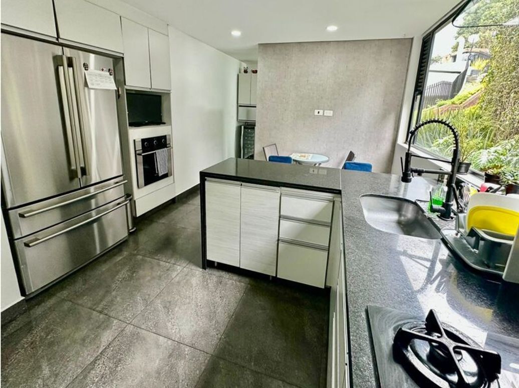 Apartamento de 3 alcobas en venta en Niza Norte, Bogotá, 155 m² · foto 10 de 19