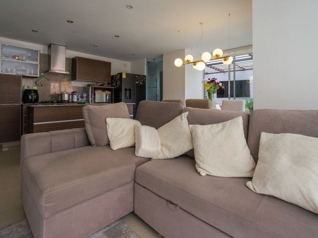 Apartamento de 2 alcobas en venta en Santa Barbara Occidental, Bogotá, 73 m² · foto 4 de 20