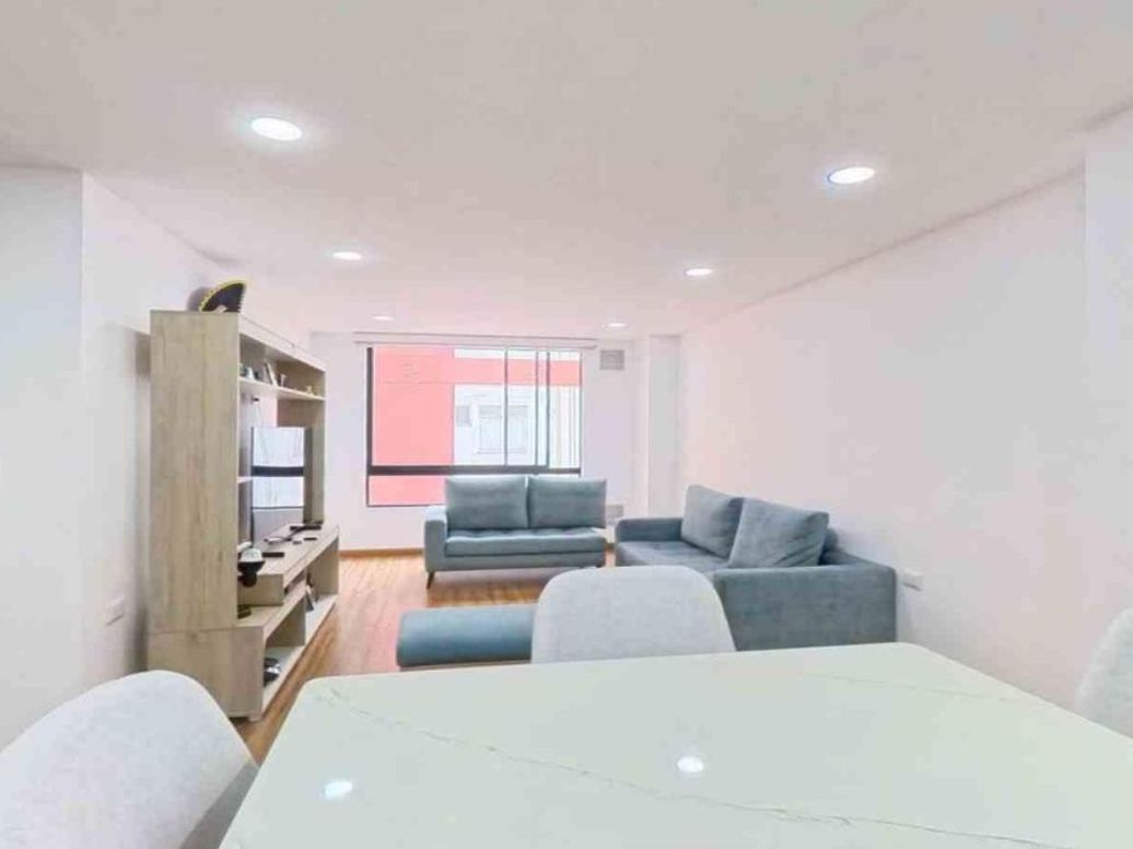 Apartamento de 2 alcobas en venta en Cedritos, Bogotá, 73 m² · foto 2 de 16