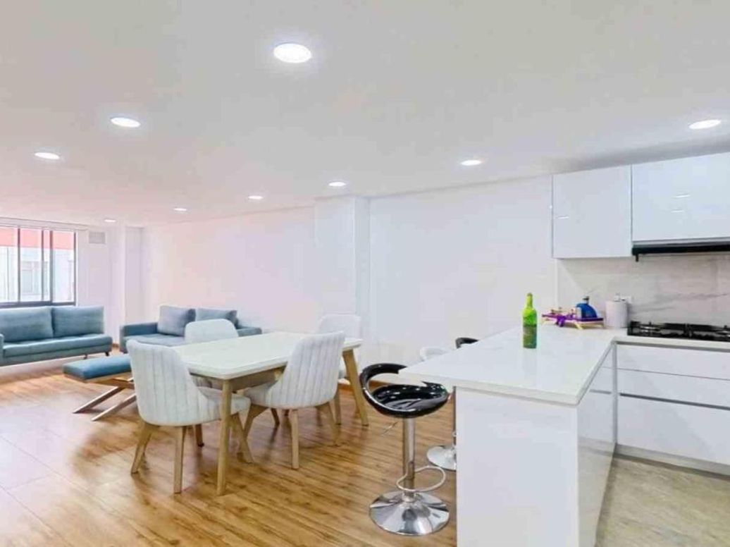 Apartamento de 2 alcobas en venta en Cedritos, Bogotá, 73 m² · foto 3 de 16
