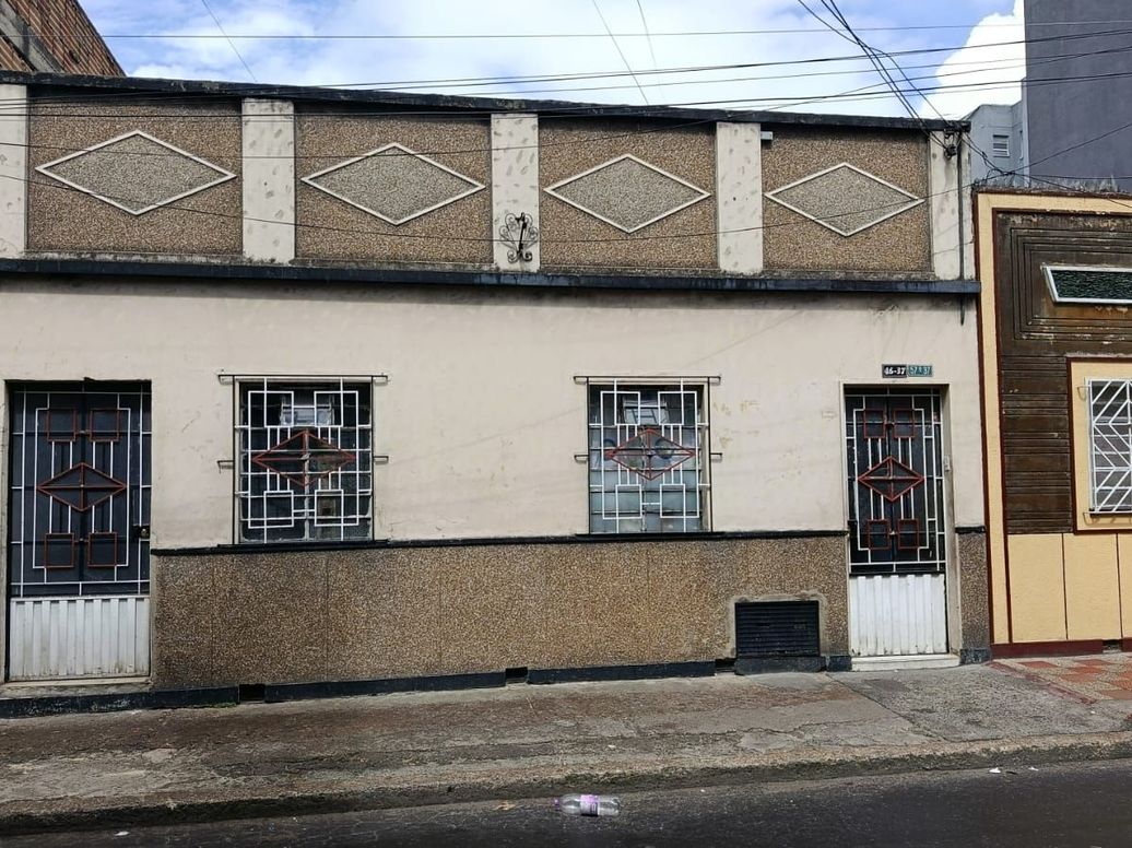 Casa de 5 alcobas en venta en San Fernando, Bogotá, 120 m² · foto 2 de 3