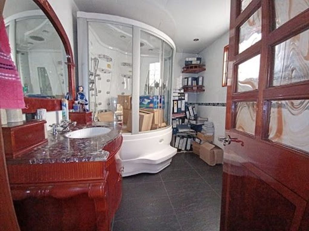 Casa de 6 alcobas en venta en Santa Barbara Central, Bogotá, 263 m² · foto 13 de 15