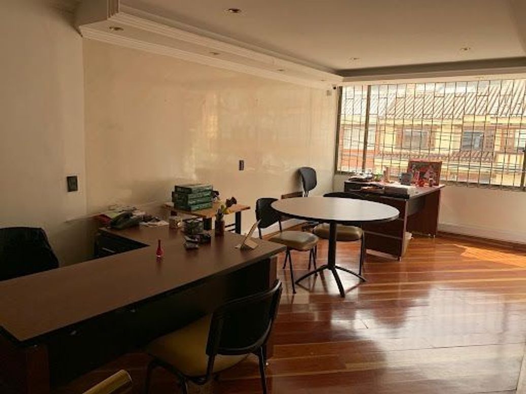Casa de 6 alcobas en venta en Santa Barbara Central, Bogotá, 263 m² · foto 10 de 15