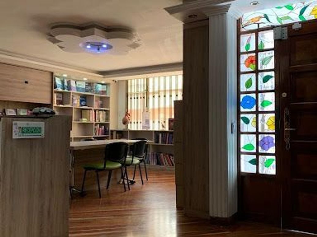 Casa de 6 alcobas en venta en Santa Barbara Central, Bogotá, 263 m² · foto 2 de 15