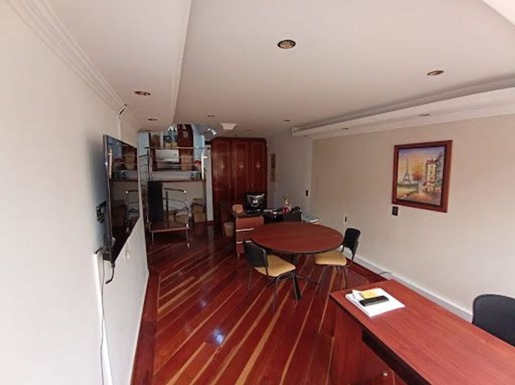 Casa de 6 alcobas en venta en Santa Barbara Central, Bogotá, 263 m² · foto 14 de 15