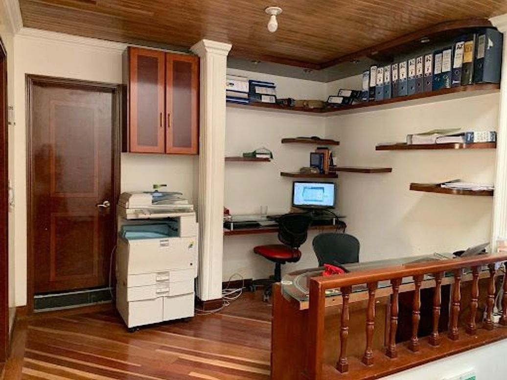 Casa de 6 alcobas en venta en Santa Barbara Central, Bogotá, 263 m² · foto 5 de 15