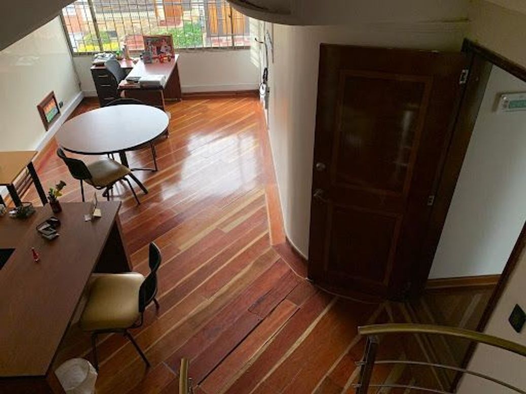 Casa de 6 alcobas en venta en Santa Barbara Central, Bogotá, 263 m² · foto 8 de 15