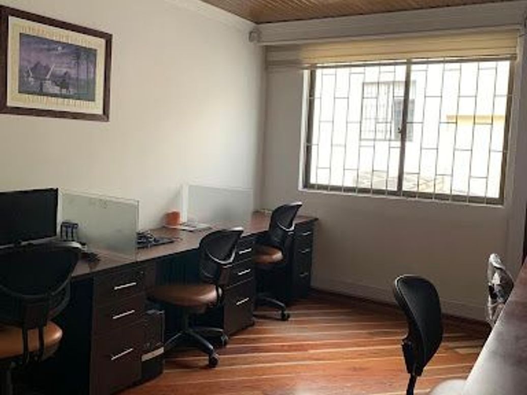 Casa de 6 alcobas en venta en Santa Barbara Central, Bogotá, 263 m² · foto 6 de 15