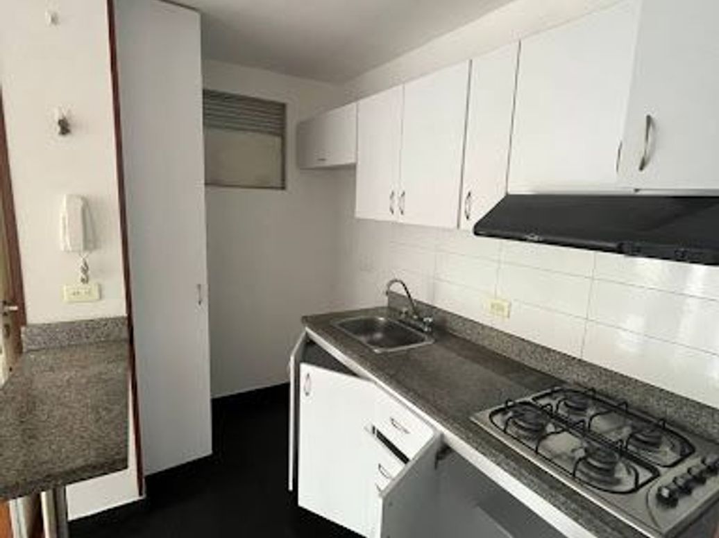 Apartamento de 3 alcobas en venta en Engativa Centro, Bogotá, 66 m² · foto 4 de 10