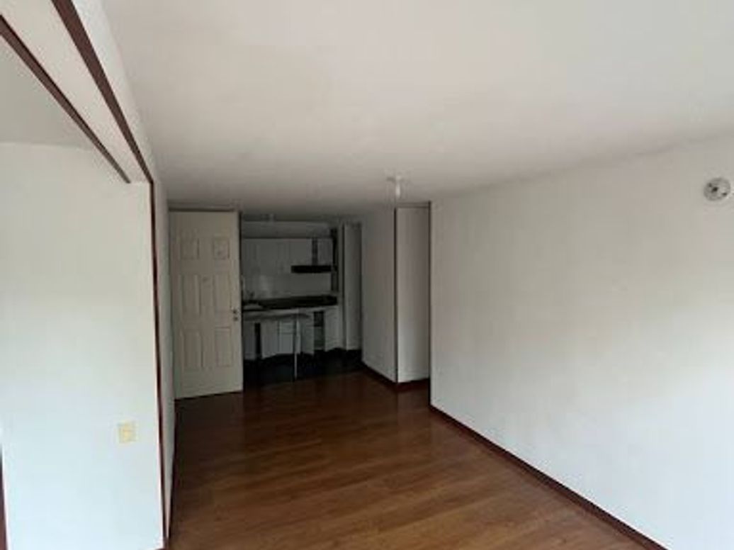 Apartamento de 3 alcobas en venta en Engativa Centro, Bogotá, 66 m² · foto 2 de 10