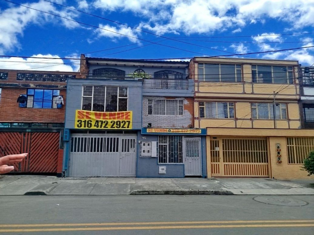 Casa de 6 alcobas en venta en Bavaria, Bogotá, 190 m² · foto 3 de 3