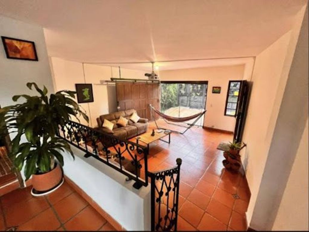 ARRIENDO de CASA RESIDENCIAL en LOMA DE LOS BENEDICTINOS, ENVIGADO en Loma De Los Benedictinos