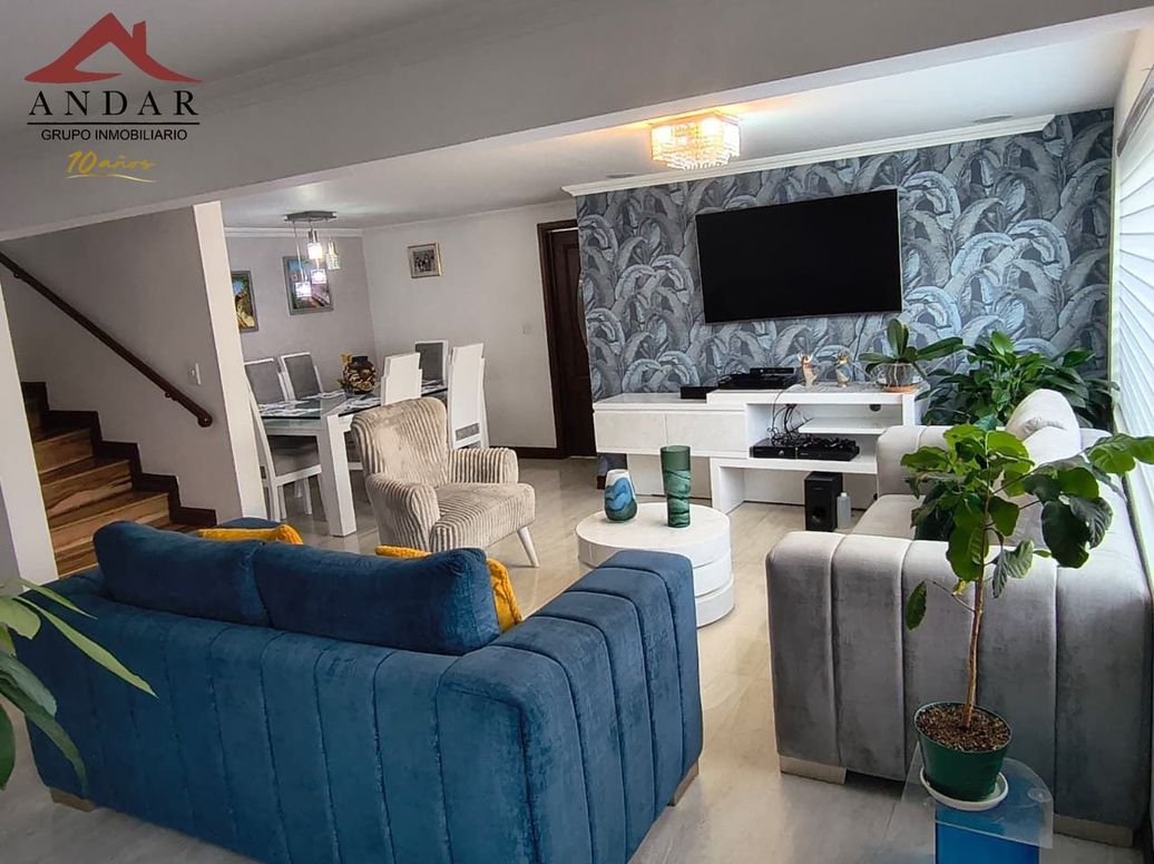 Casa de 3 alcobas en venta en San Antonio, Bogotá, 138 m² · foto 2 de 18